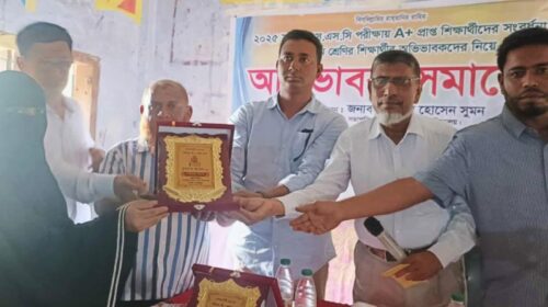 পানছড়ি বাজার উচ্চ বিদ্যালয়ে কৃতি শিক্ষার্থীদের সংবর্ধনা অনুষ্ঠান চলছে