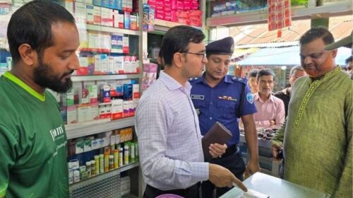 মেয়াদোত্তীর্ণ ওষুধ রাখায় দীঘিনালায় ছয় ফার্মেসিকে ৩০ হাজার টাকা জরিমানা