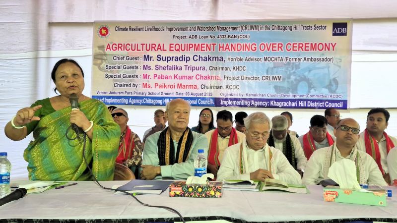 খাগড়াছড়ির যাদুরাম পাড়ায় কৃষকদের মাঝে কৃষি যন্ত্র বিতরণ