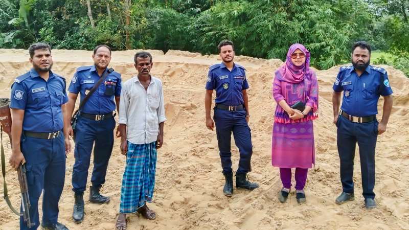 রামগড়ে কৃষিজমিতে অবৈধ বালি উত্তোলনে দুই লাখ টাকা জরিমানা
