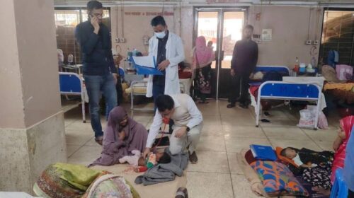 খাগড়াছড়ি হাসপাতালে শিশু রোগীর চাপ বেড়েছে, বেড না পেয়ে ফ্লোরেই চিকিৎসা